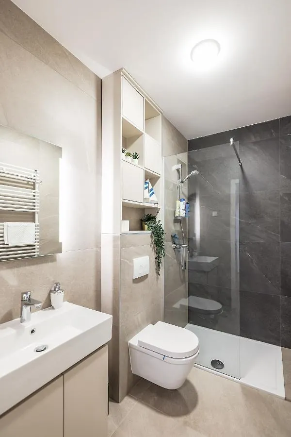 Premium Residence Ventus Rosa - Mistral Garden زادار شقة